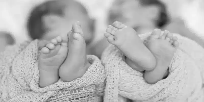 Madre descubrió que sus gemelos recién nacidos son de padres diferentes