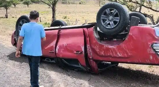 Ponchón de llanta carretera Acoyapa-San Carlos provocó vuelco de camioneta y dejó 02 lesionados