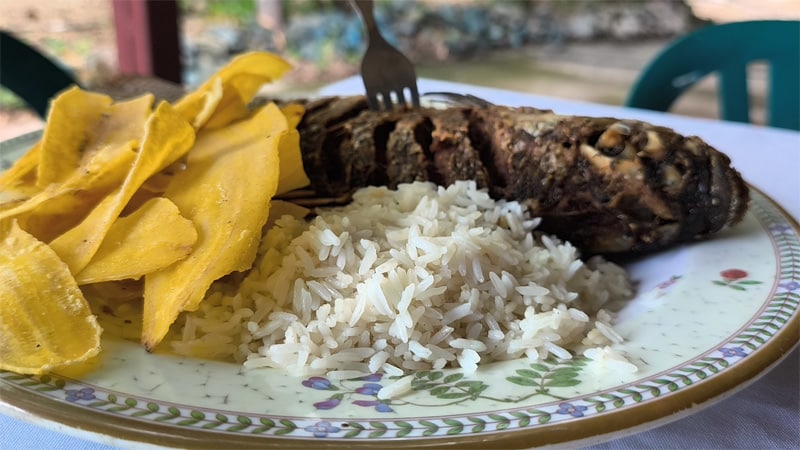 El famoso pescado frito de Puerto Díaz.