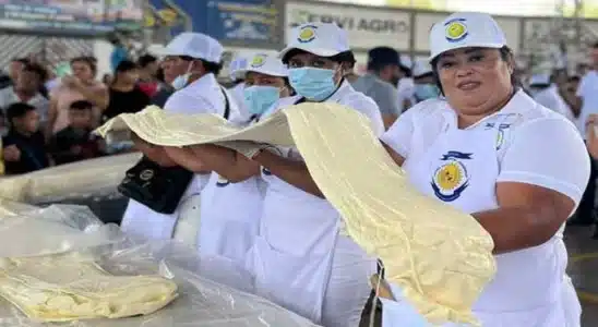 En Santo Tomás se elaboró el quesillo más grande y sabroso de Nicaragua. Este año midió 3 mil metro de largo