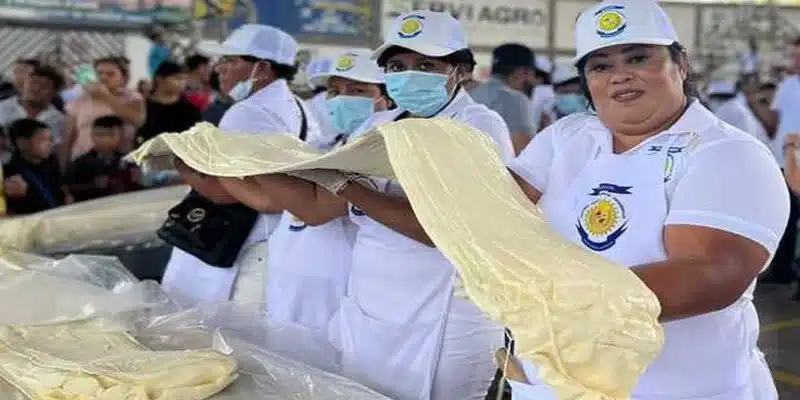 En Santo Tomás se elaboró el quesillo más grande y sabroso de Nicaragua. Este año midió 3 mil metro de largo