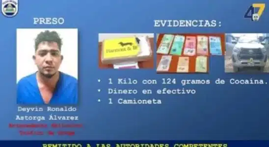 Oficiales de la Policía de Nueva Guinea, capturaron a un sujeto que transportaba un kilo de cocaína