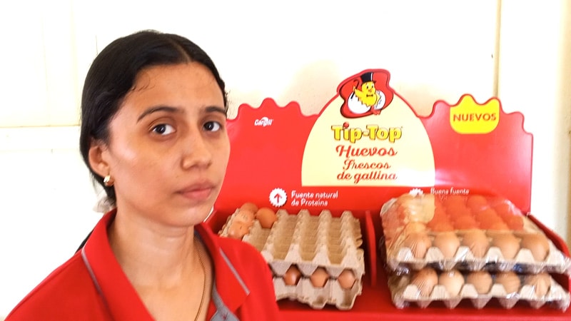 Alexandra Téllez, responsable de atención al cliente de Pollo y Más. 