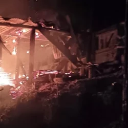 Voraz incendio redujo a cenizas humilde vivienda ubicada en el barrio San Pedro de Bluefields