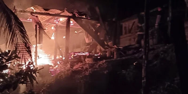 Voraz incendio redujo a cenizas humilde vivienda ubicada en el barrio San Pedro de Bluefields