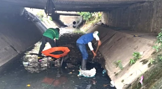 Operarios de la alcaldía garantizan la limpieza de los cauces de Juigalpa en la antesala de la temporada lluviosa