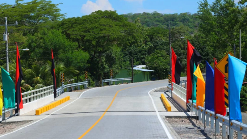 Carretera inaugurada por nuestro buen gobierno-fotos cortesía del 19 Digital.