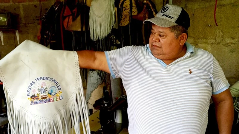 Artesano del cuero le da vida al “Curtido de Catarrán”