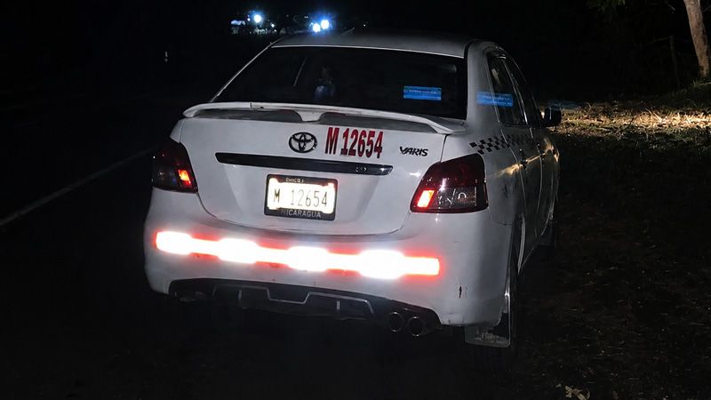 El vehículo taxi fue encontrado por La Policía-Fotos cortesía de TN8.