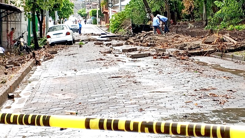 Lluvias derribaron parte del muro perimetral del Instituto Nacional de Chontales