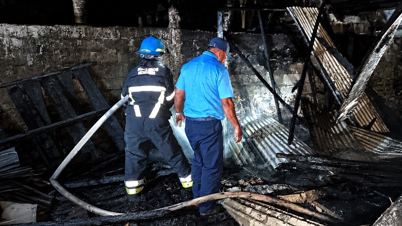 Mujer y su hija lograron escapar de una voraz incendio en Bluefields