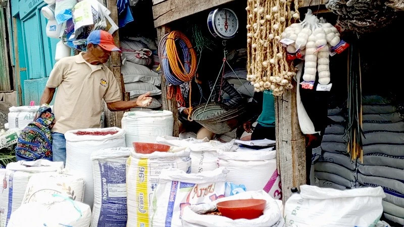 Precios del arroz, frijol rojo, azúcar, aceite y maíz estables en el Mercado Central de Juigalpa