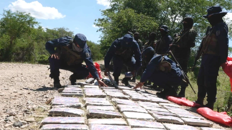 En Somotillo, tropas combinadas Tropas del Ejército incautaron 150 tacos de cocaína